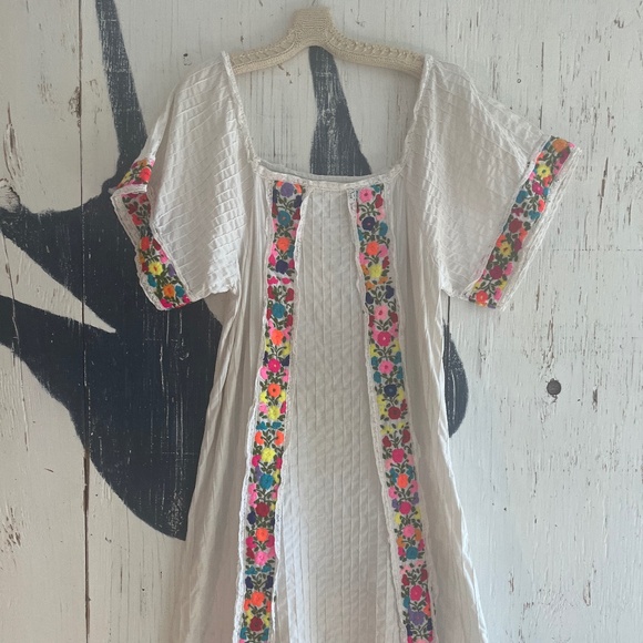 VINTAGE 70’S OAXACA Smock Midi Dress with Embroidered Flowers SZ: M/L - Picture 3 of 13